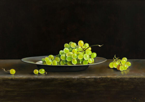 012-1 Groene druiven op tinnen schaal -  - 64cmx90cm