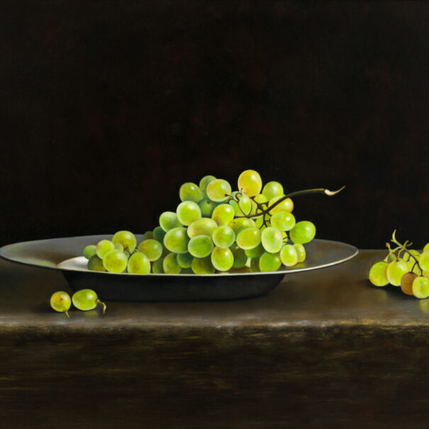 012-1 Groene druiven op tinnen schaal -  - 64cmx90cm